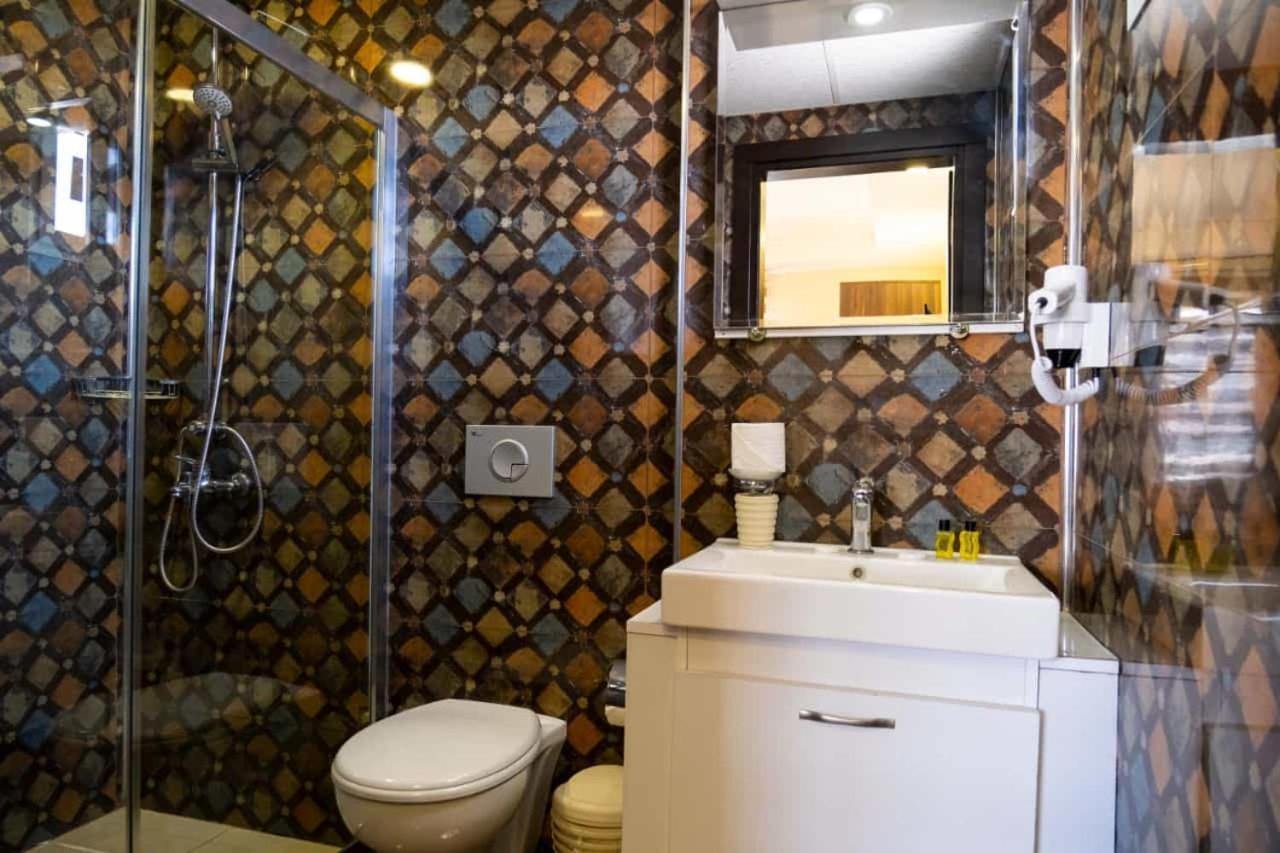 Ikarus Hotel Kusadası Extérieur photo